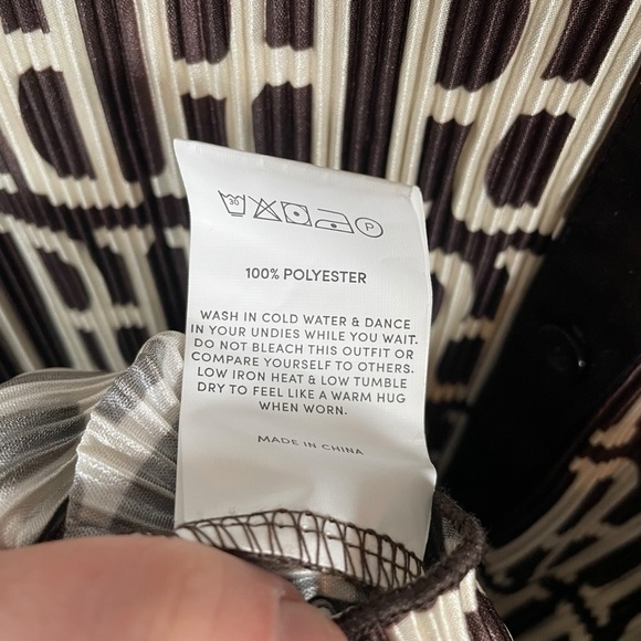 NWOT Peppermayo Change of Pace Logo Mania Blouse in Brown/White Size 2 - Picture 16 of 16